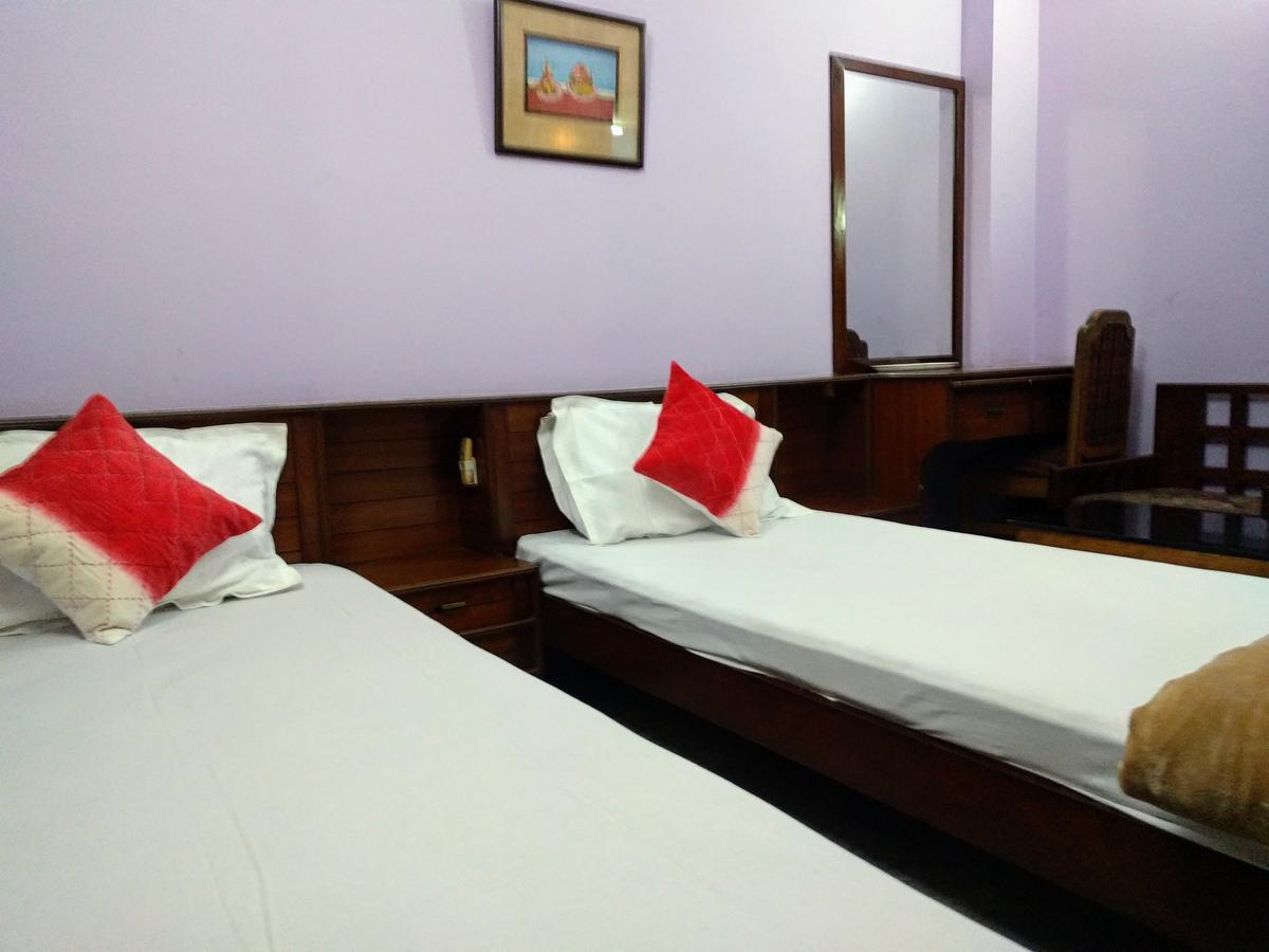 Ashray Guesthouse Калькутта Экстерьер фото