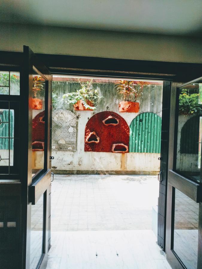 Ashray Guesthouse Калькутта Экстерьер фото