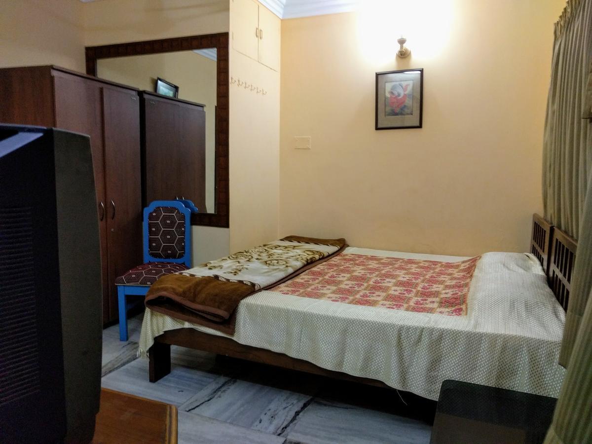 Ashray Guesthouse Калькутта Экстерьер фото